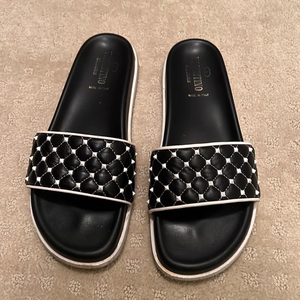 Valentino Garavani Free RockStud Spike Slides